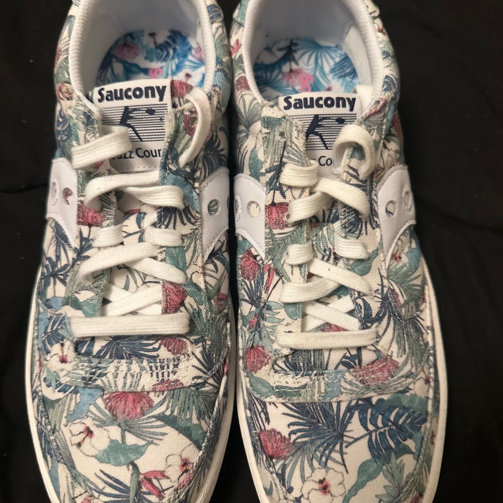 Saucony Women’s Floral Jazz Court Sneakers - White and Blue Floral pattern